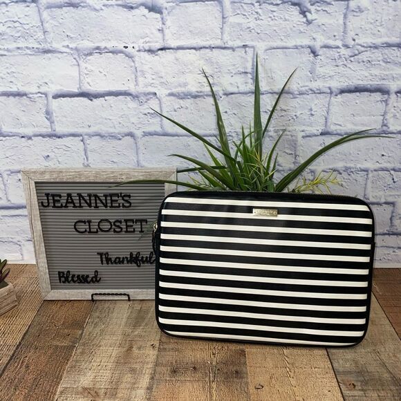 Kate Spade Printed Laptop Sleeve for 13" Macbook Fairmont Square, Black & Cream - Picture 1 of 12